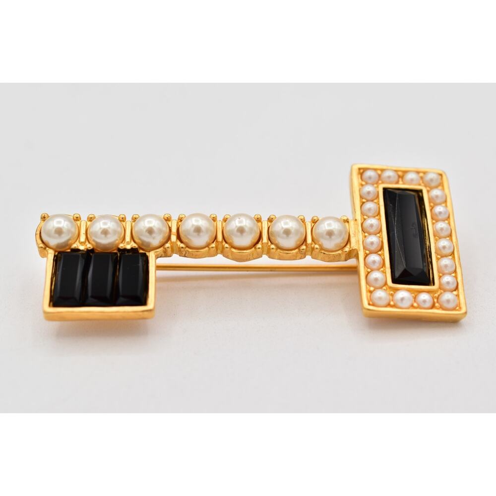 Karl Lagerfeld Vintage Key Brooch Pearl Black Crystal Gold Runway Signed Bin5B - Picture 3 of 12